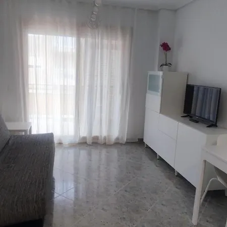 Acogedor En A 150 Metros De La Playa Con Parking Privado Y Piscinas Comunitarias